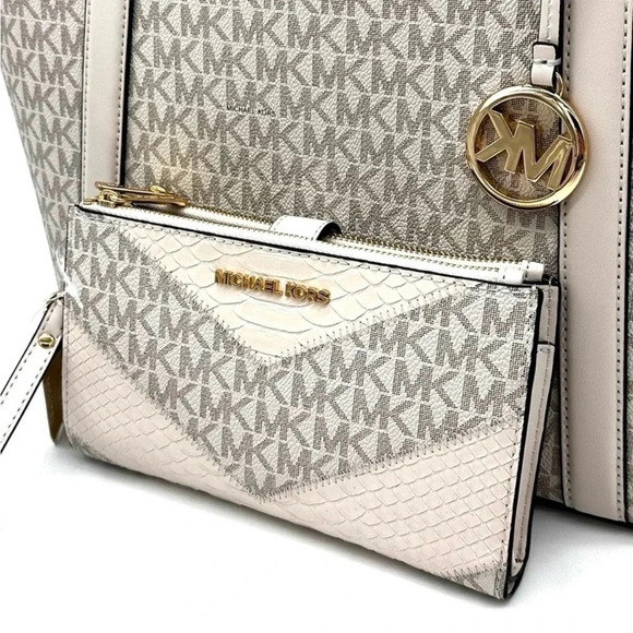 Michael Kors Pratt Large Signature Logo
Tote Bag & Double Zip Wallet - Picture 11 of 13